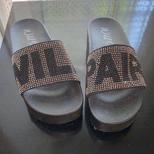 Wild pair sandals size 5